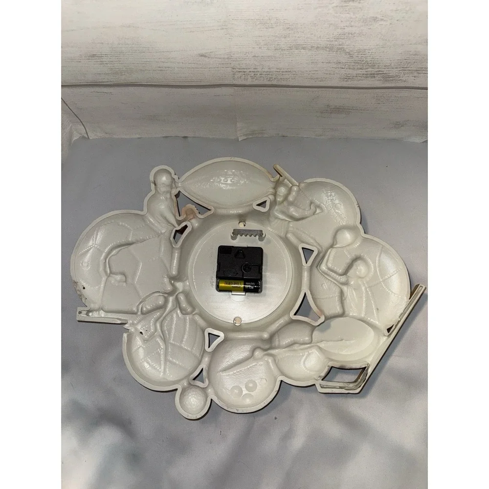 Homco Quartz Sports Wall Clock (Home Interiors & Gifts) (1994)